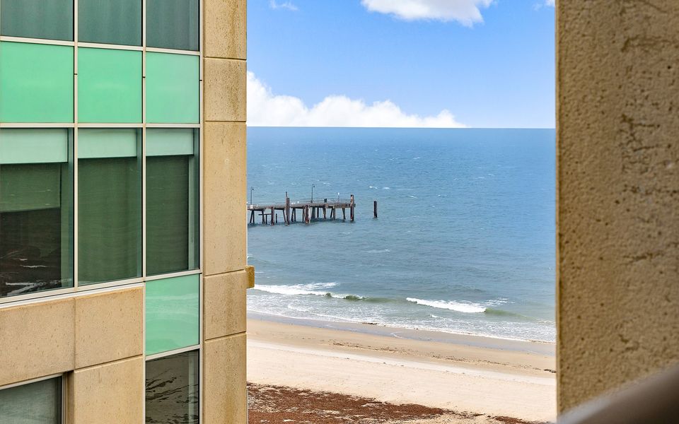 Beachside Apartment in Glenelg