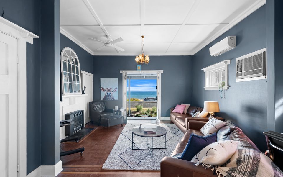 Sea Glass Cottage on the Esplanade