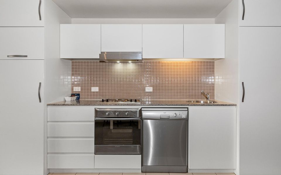 Glenelg Seaside Apartment