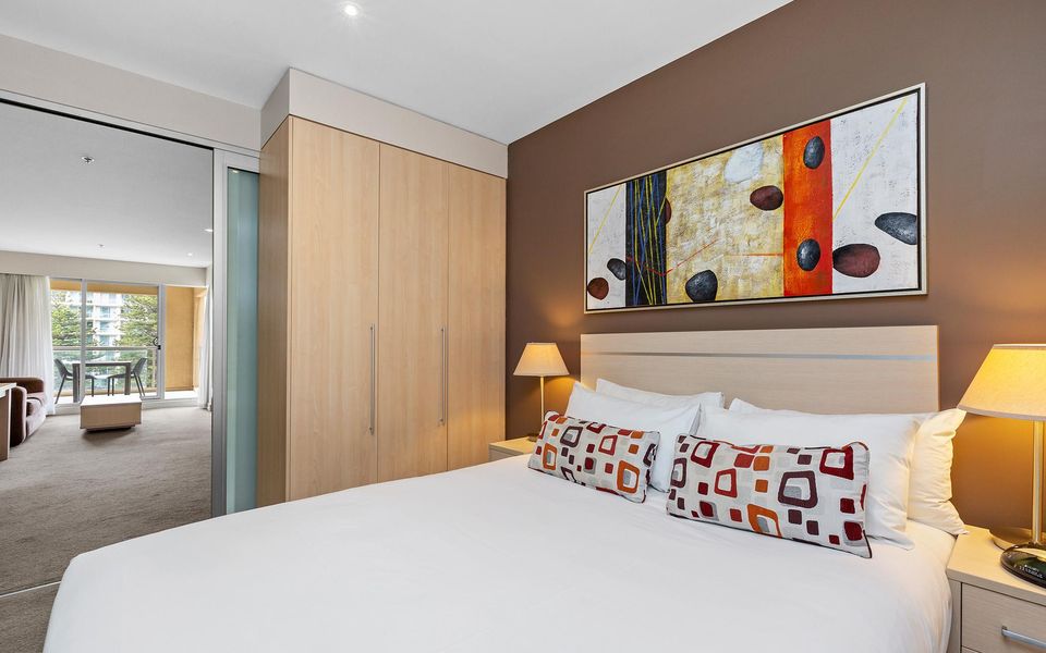 Glenelg Seaside Apartment