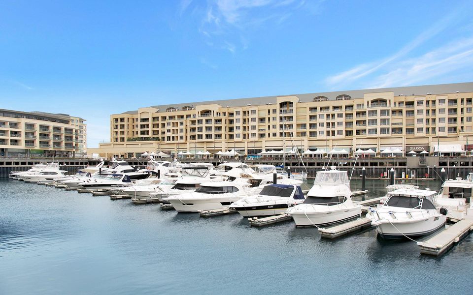 Glenelg Seaside Apartment
