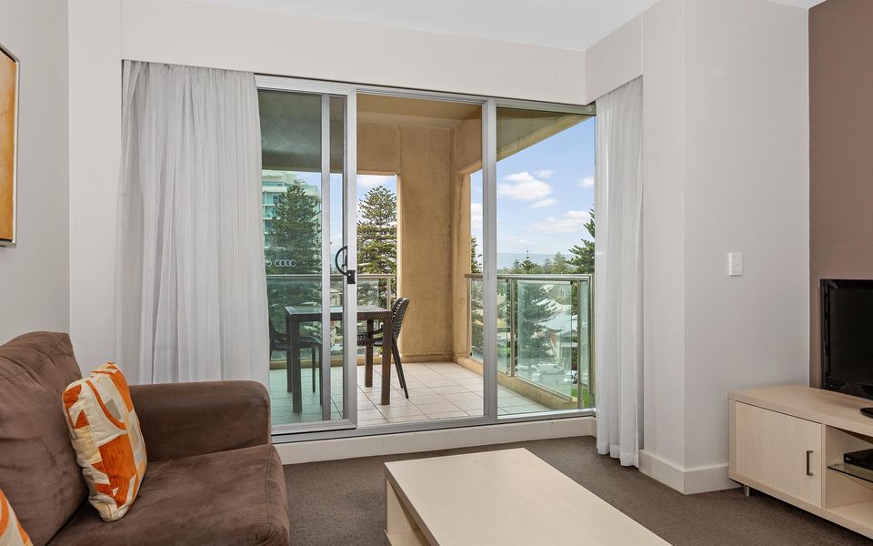 Glenelg Seaside Apartment