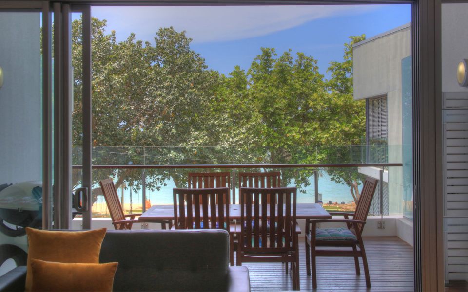 Maggies Beachfront Apt. 8