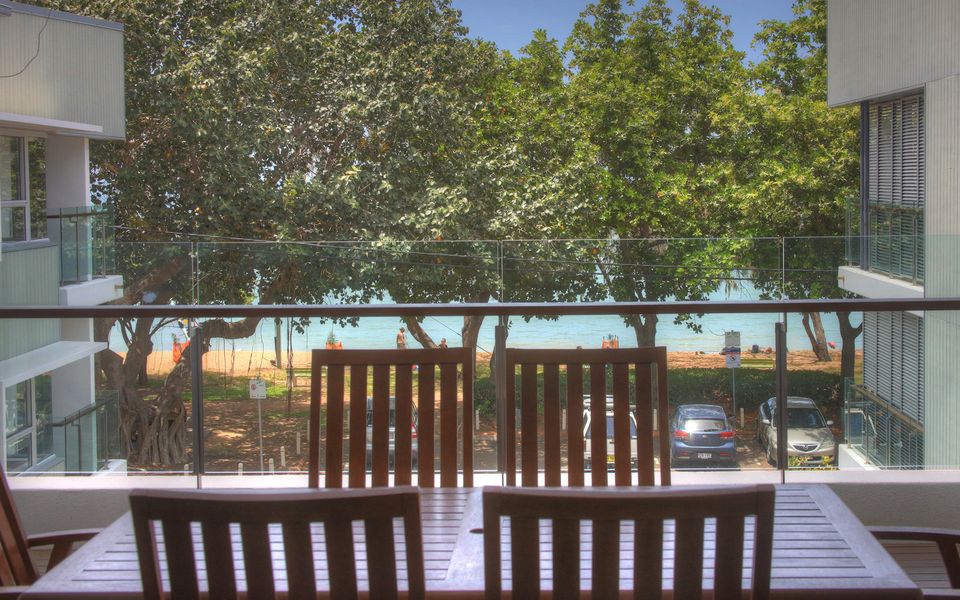 Maggies Beachfront Apt. 8