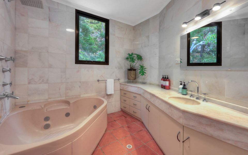 The Beach House at Arthur Bay