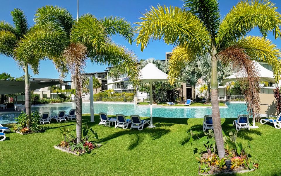 Blue on Blue Apartment 932 - Lagoon Pool