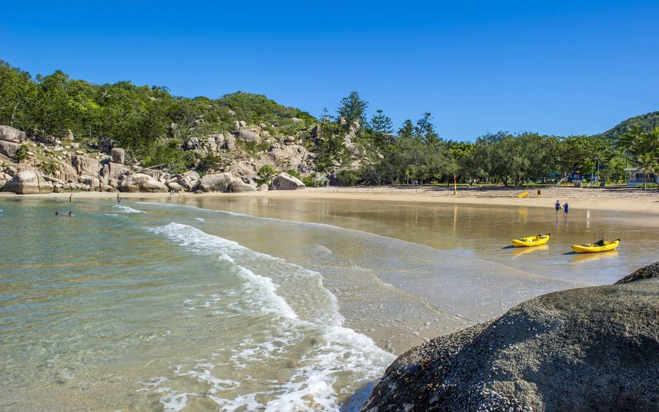 Alma Bay Holiday Unit 2 - Alma Bay Beachfront