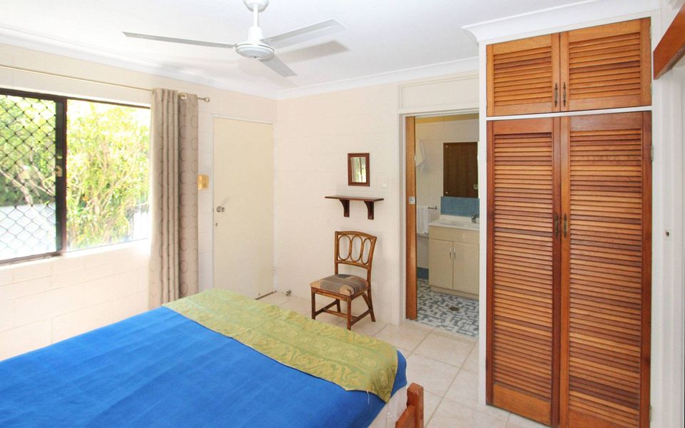 Alma Bay Holiday Unit 3 - Bedroom