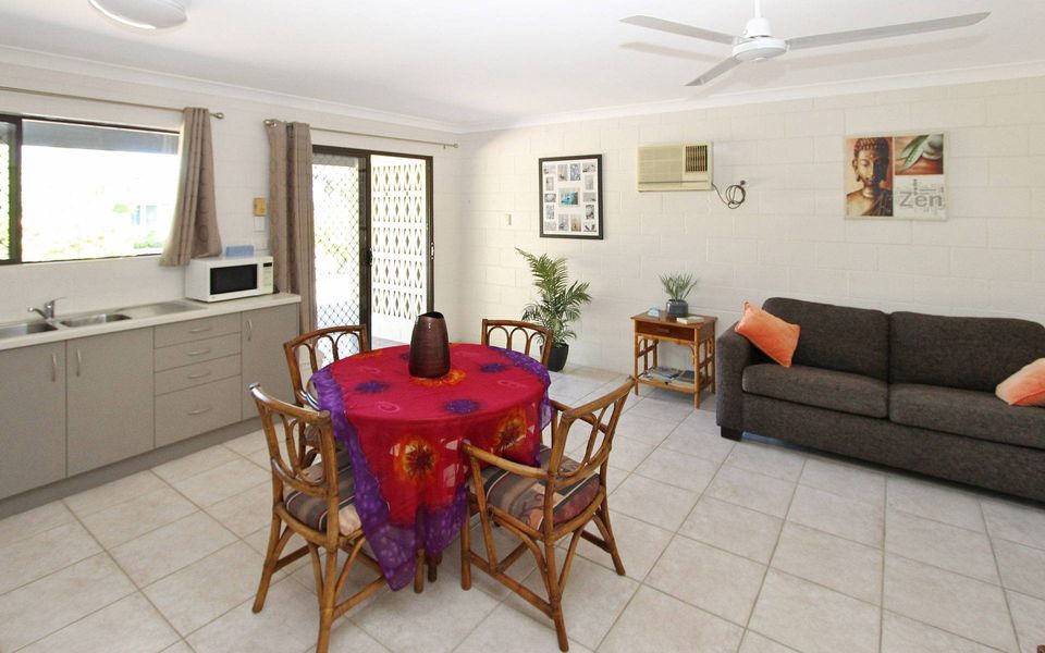 Alma Bay Holiday Unit 3 - Living Area