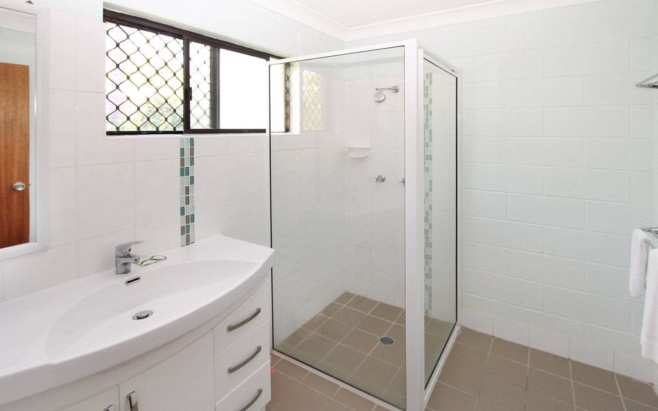 Alma Bay Holiday Unit 4 - Ensuite