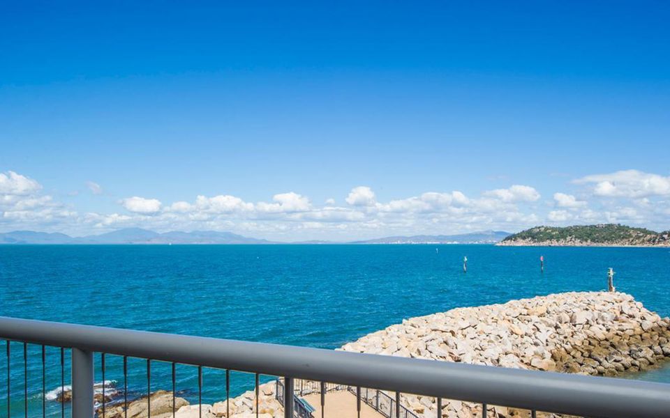 1 Bright Point Apartment 3303