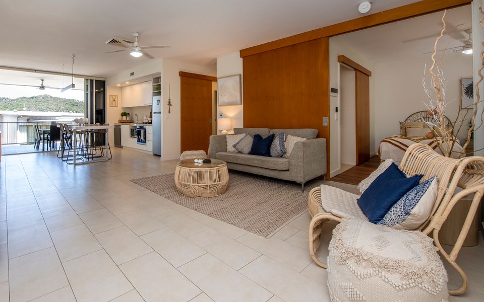 Spacious living room