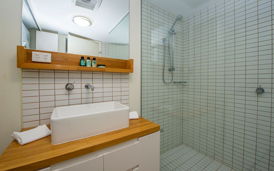 1 Bright Point Apartment 5301 - Main Bathroom