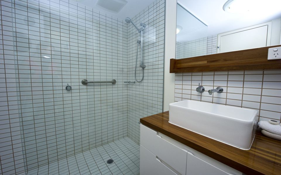 1 Bright Point Apartment 5404 - Main Bathroom