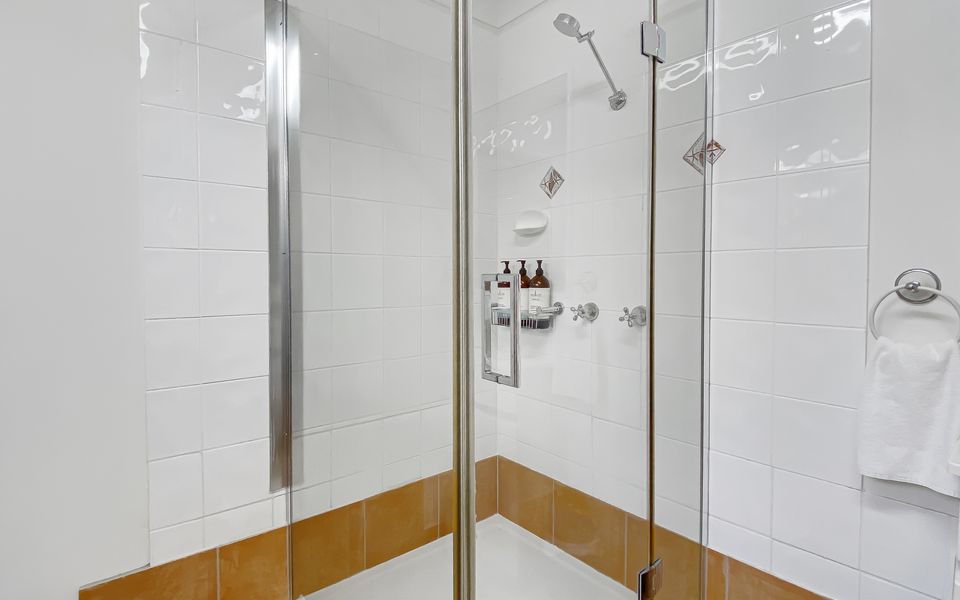 Sails on Horseshoe Apartment 6