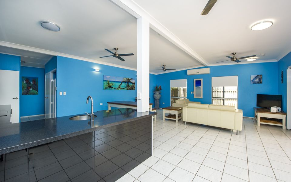 Azure on Geoffrey - Living Area