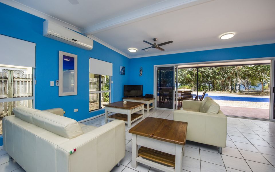 Azure on Geoffrey - Living Area