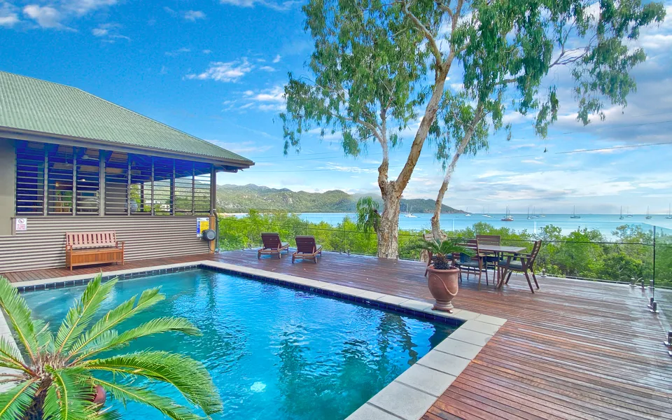 Absolute Beachfront and Pool House