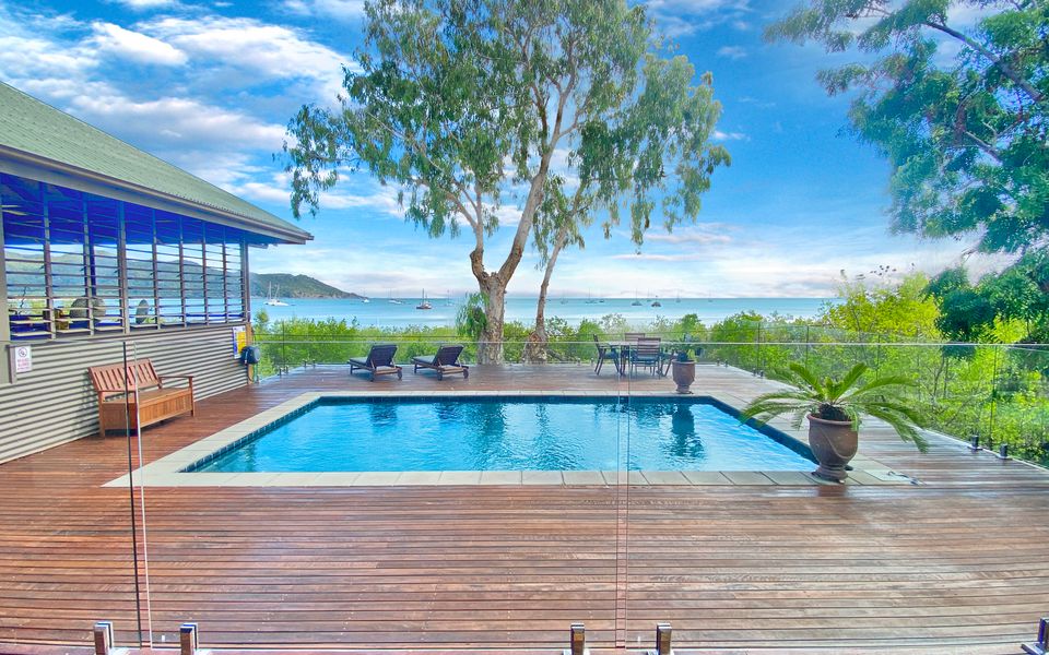 Absolute Beachfront and Pool House