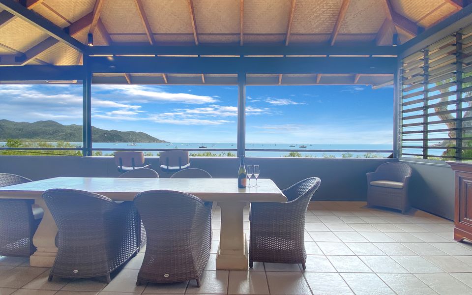 Absolute Beachfront and Pool House