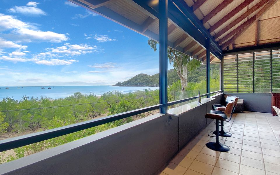 Absolute Beachfront and Pool House