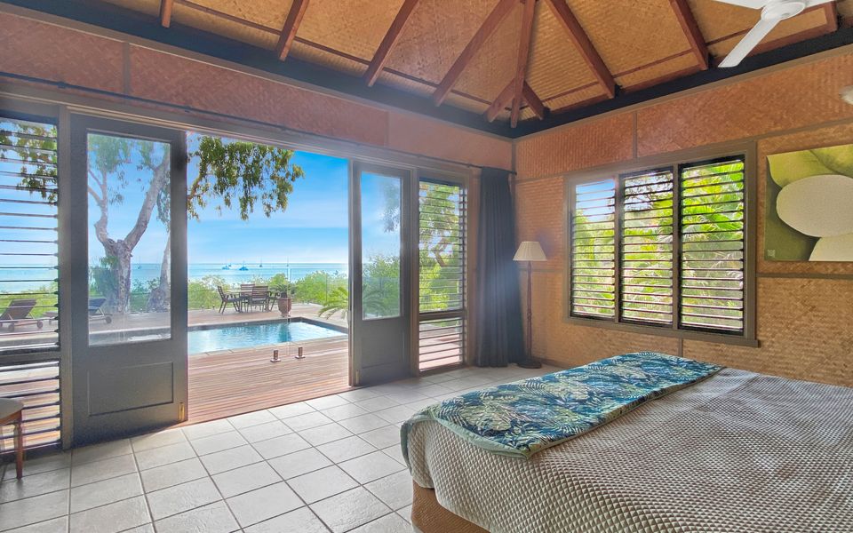 Absolute Beachfront and Pool House