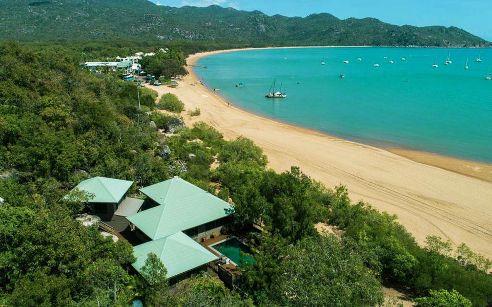 Absolute Beachfront and Pool House