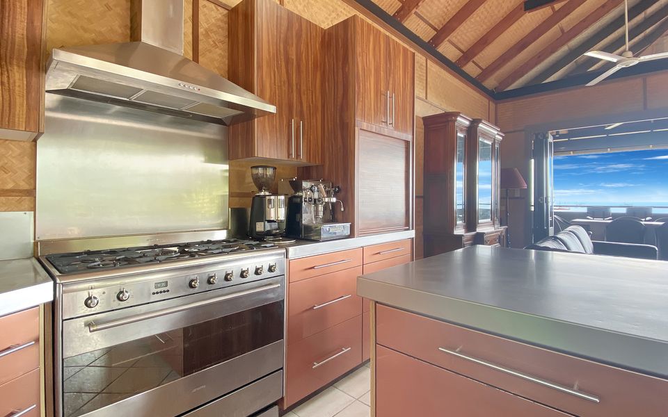 Absolute Beachfront and Pool House