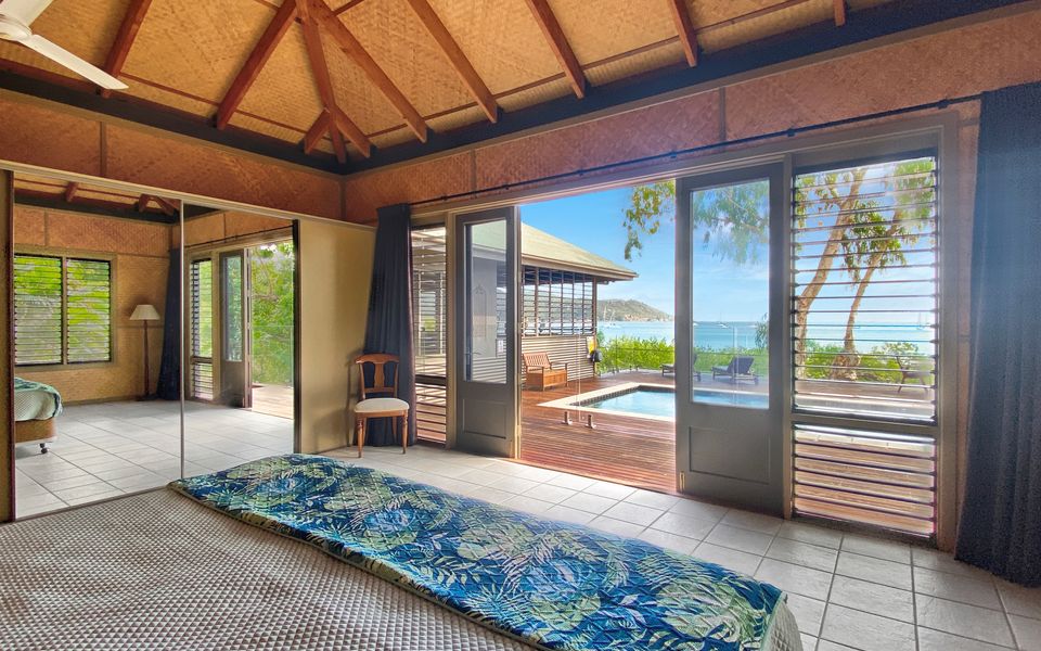 Absolute Beachfront and Pool House