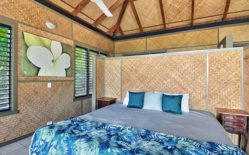 Absolute Beachfront and Pool House