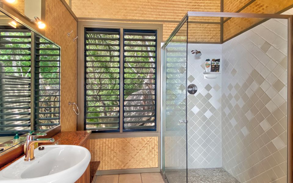 Absolute Beachfront and Pool House