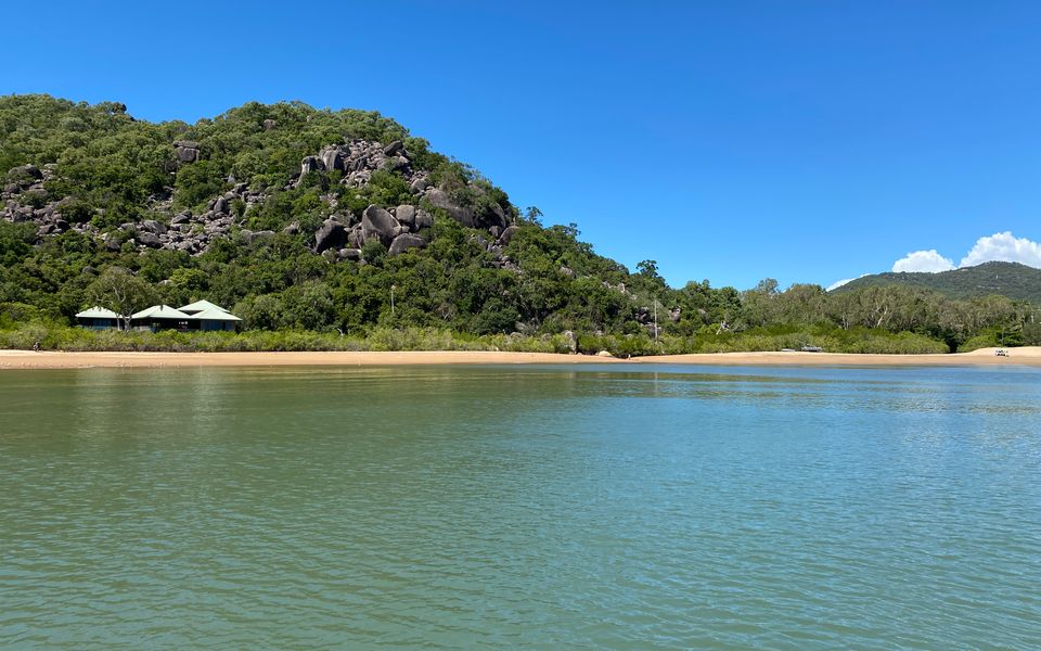 Absolute Beachfront and Pool House