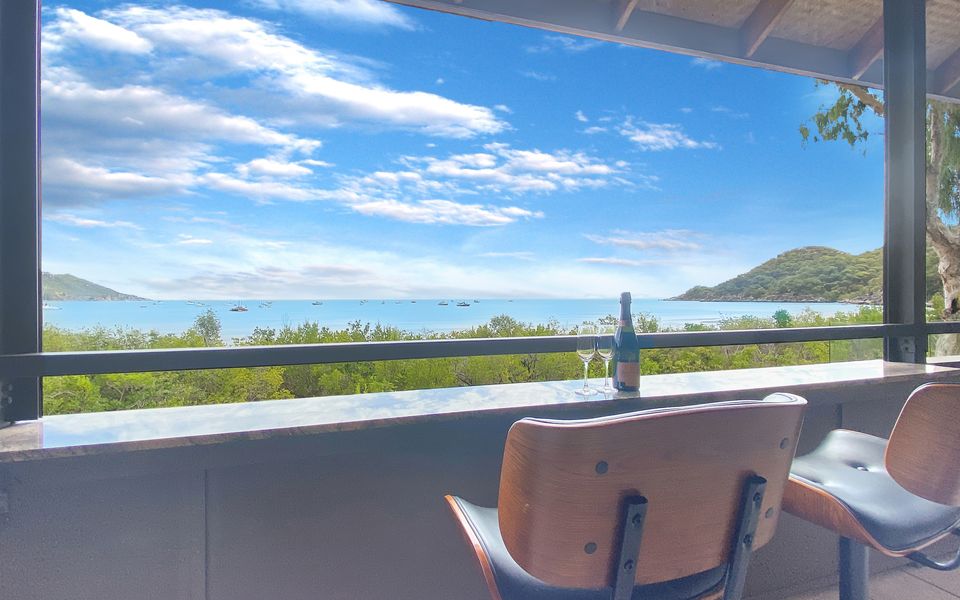 Absolute Beachfront and Pool House