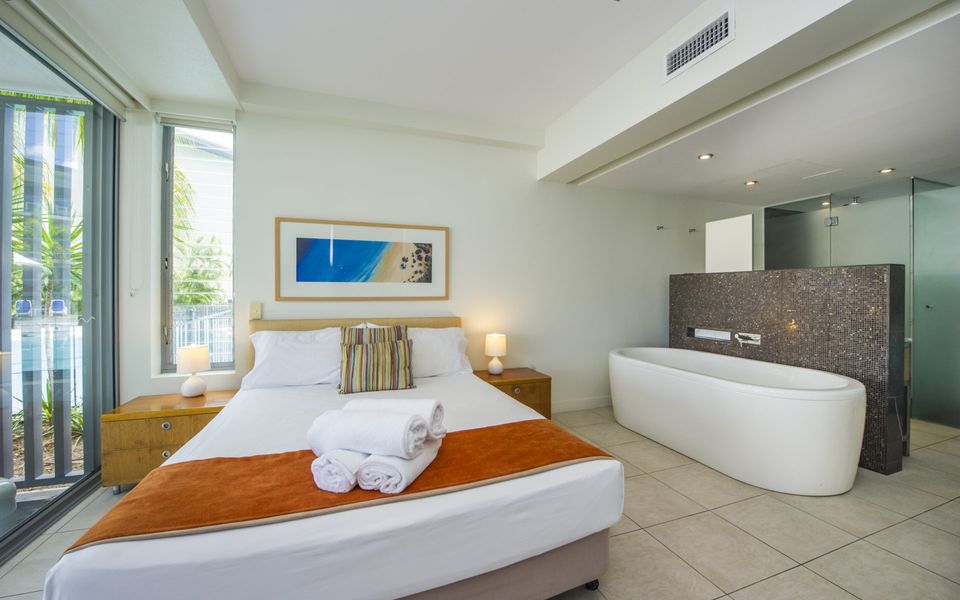 Blue on Blue Apartment 1011 - Master Bedroom