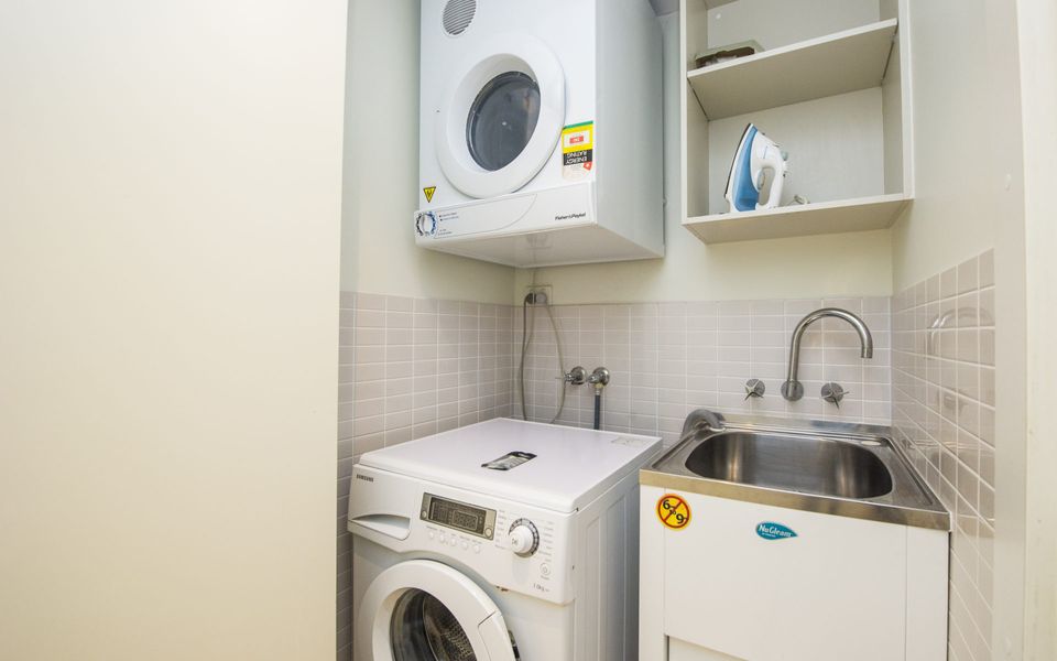 Blue on Blue Apartment 1011 - Laundry