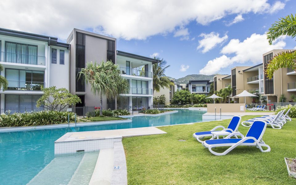 Blue on Blue Apartment 1011 - Lagoon Pool