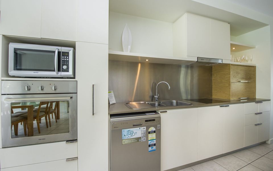 Blue on Blue Apartment 1011 - Kitchen