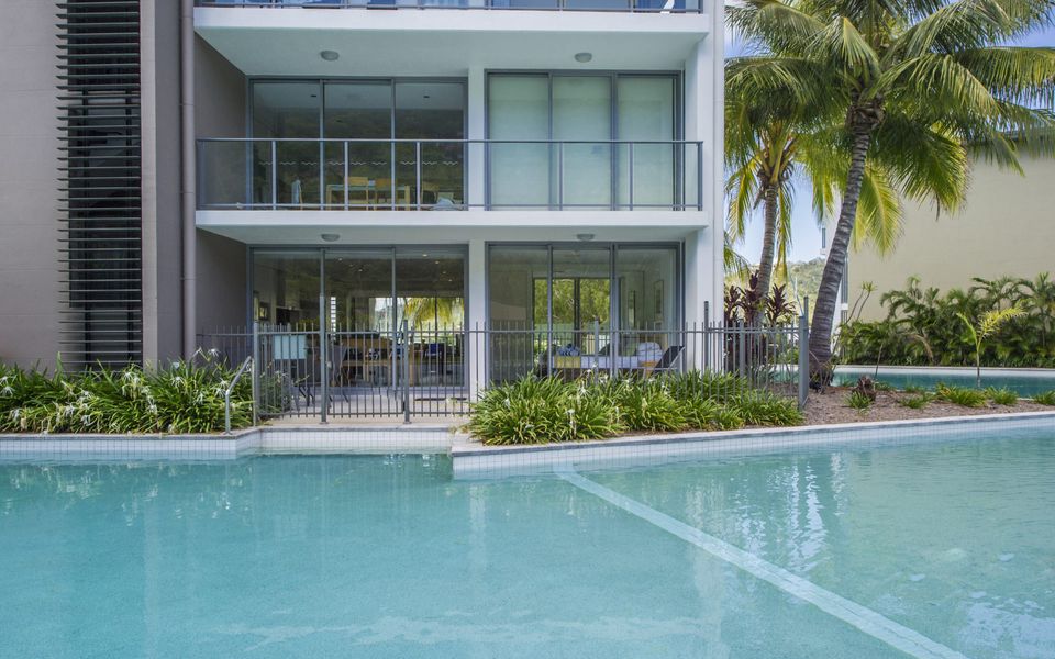 Blue on Blue Apartment 1011 - Lagoon Pool Entrance