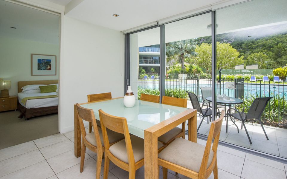 Blue on Blue Apartment 1011 - Dining Area