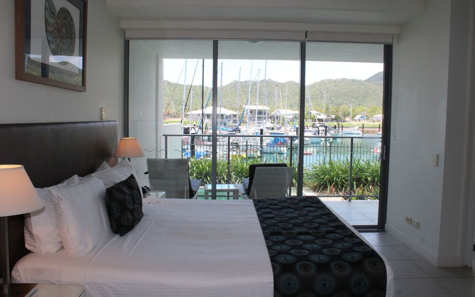 Blue on Blue Apartment 1014 - Master Bedroom