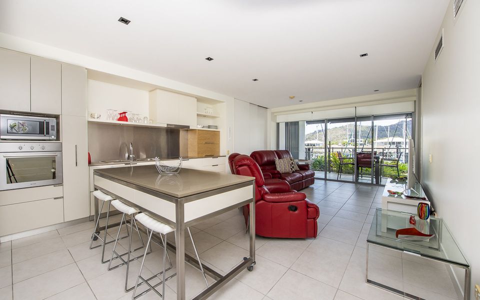 Blue on Blue Apartment 1015 - Living Area