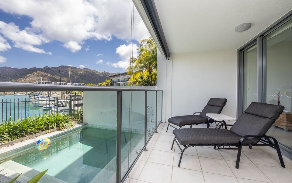 Blue on Blue Apartment 1015 - Balcony/ Plunge Pool