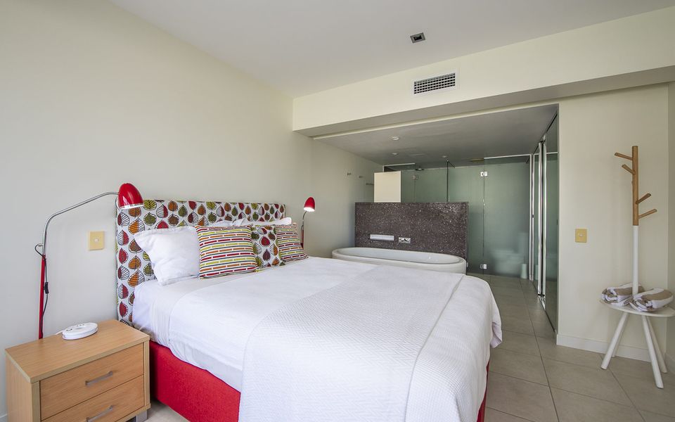 Blue on Blue Apartment 1015 - Master Bedroom