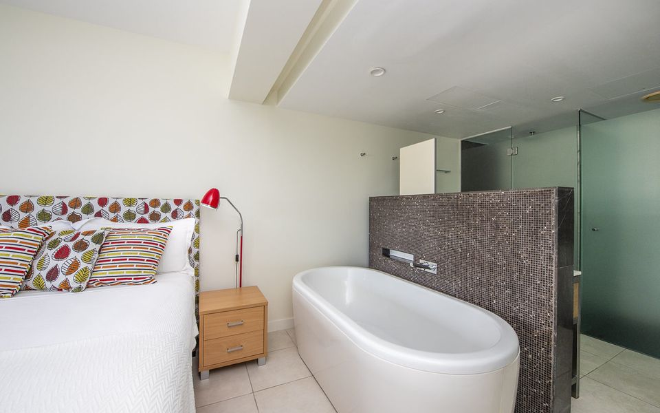 Blue on Blue Apartment 1015 - Master Bedroom/Ensuite