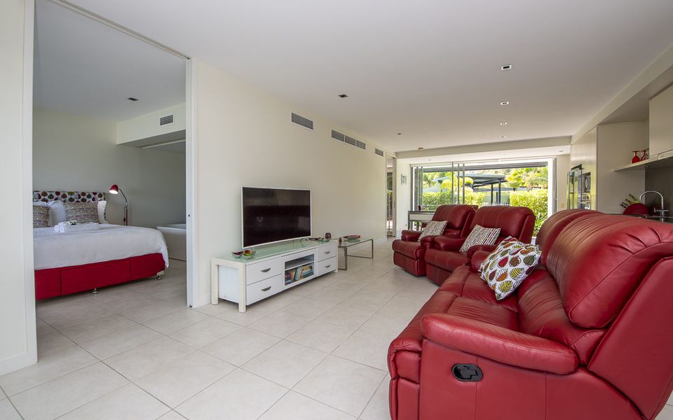 Blue on Blue Apartment 1015 - Living Area