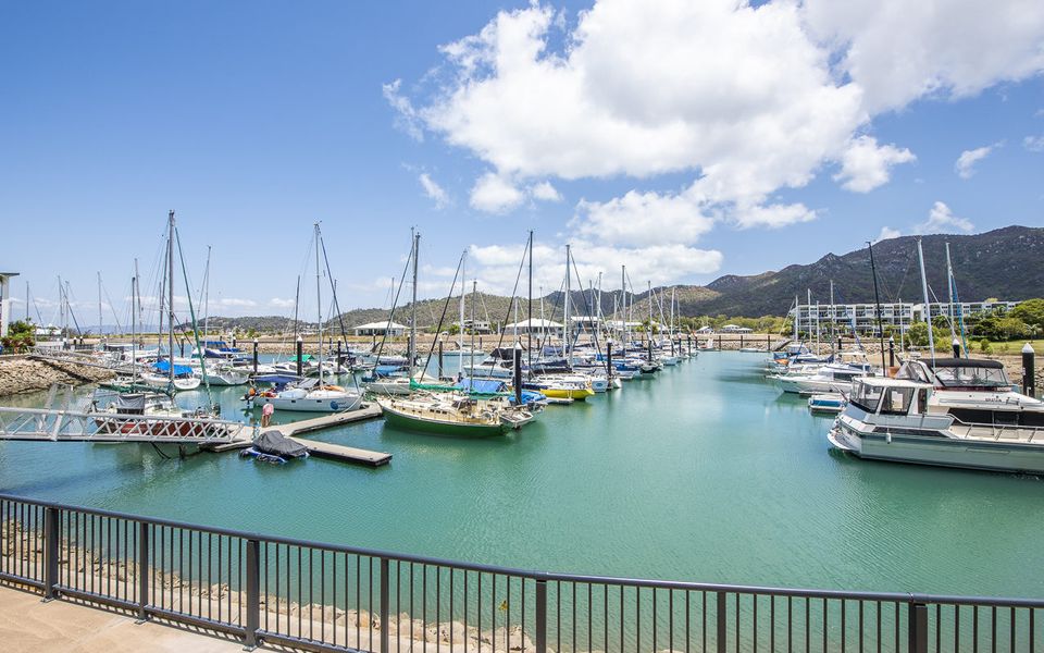 Blue on Blue Apartment 1015 - Marina View