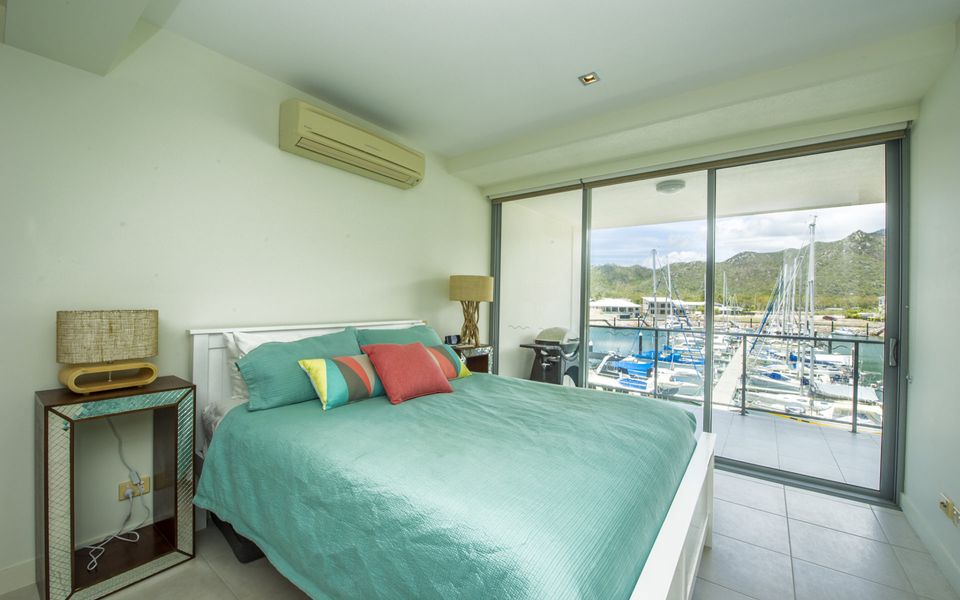 Blue on Blue Apartment 327 - Master Bedroom