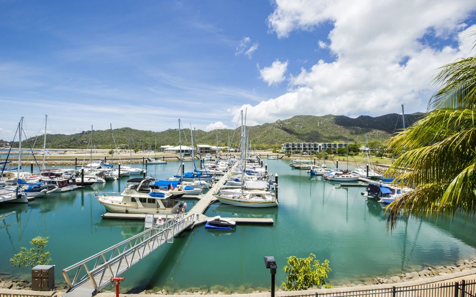 Blue on Blue Apartment 327 - Marina View