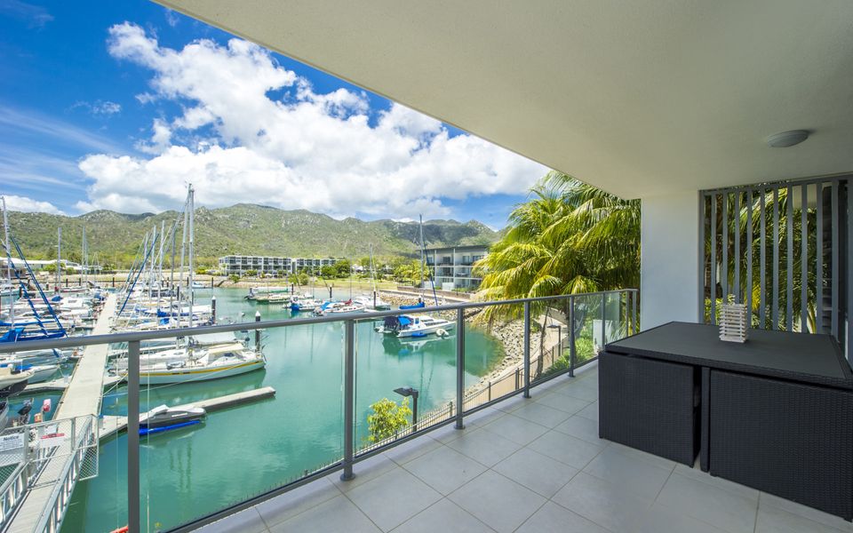 Blue on Blue Apartment 327 - Balcony