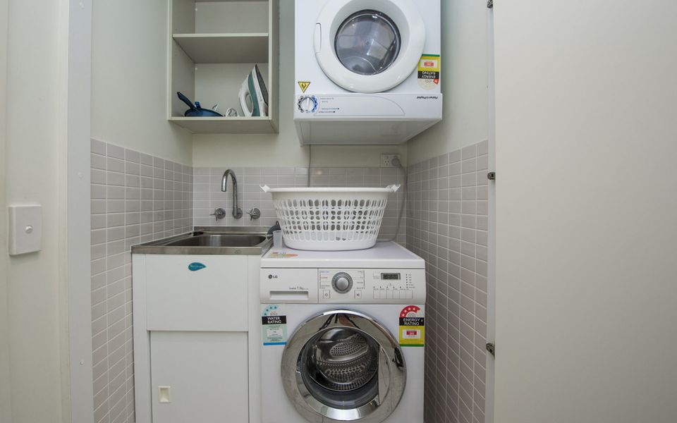 Blue on Blue Apartment 327 - Laundry